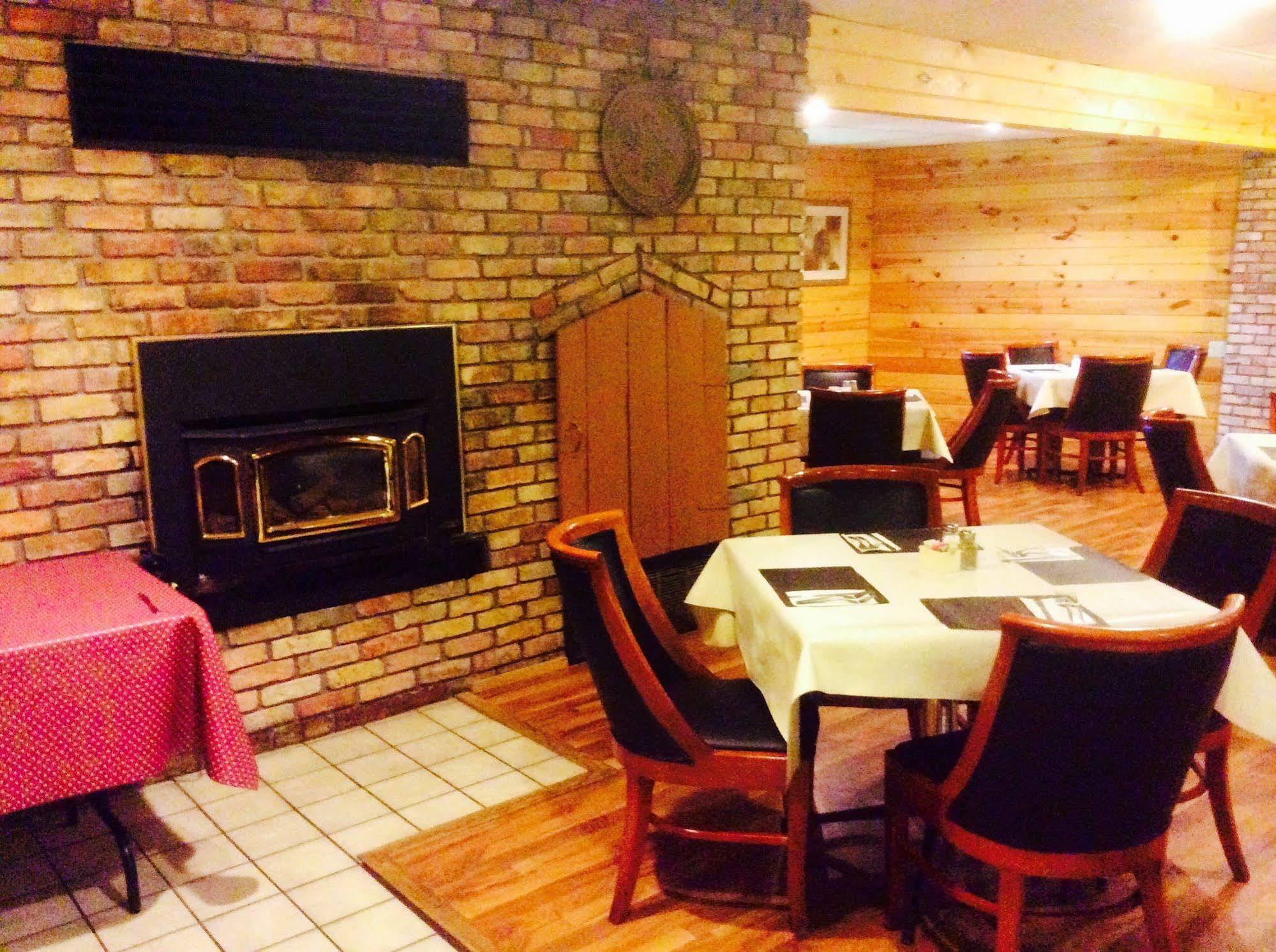 Forty Club Inn Deerwood Kültér fotó